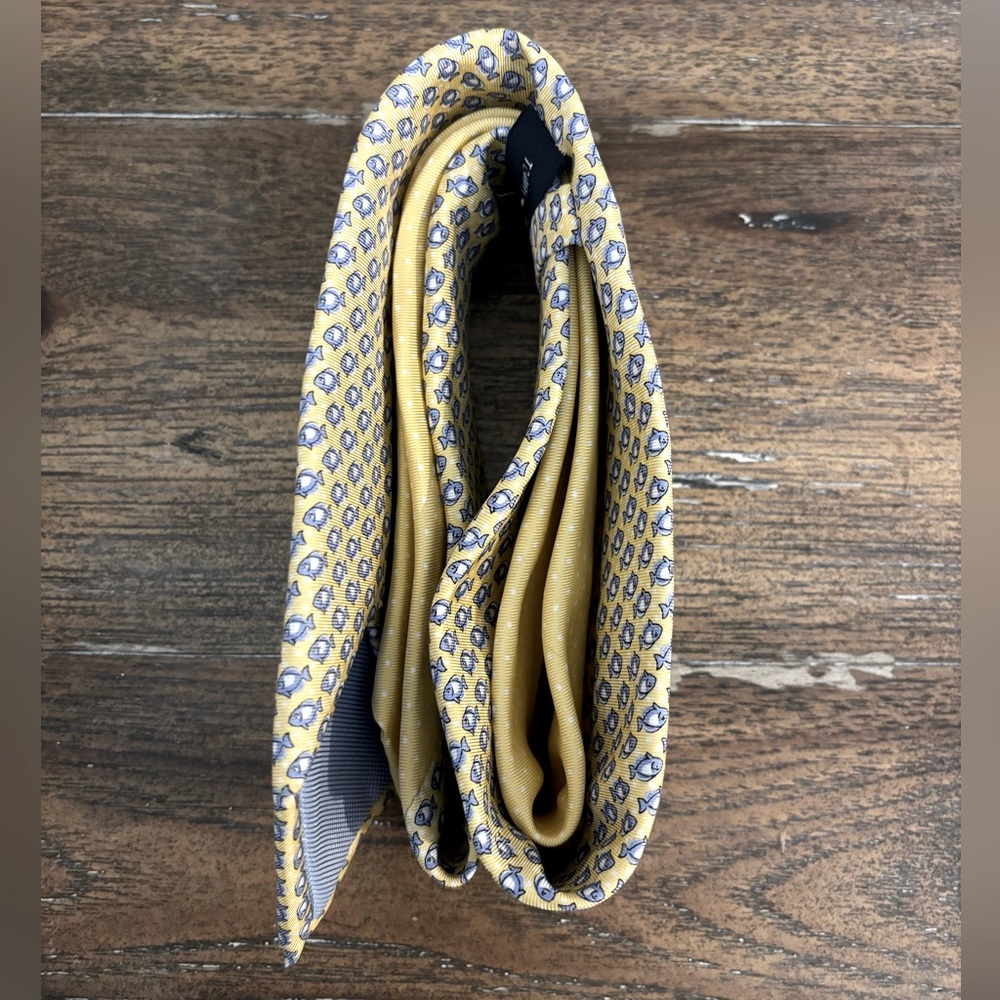 TH | Tommy Hilfiger 100% Silk Fish Neck Tie - Picture 3 of 10